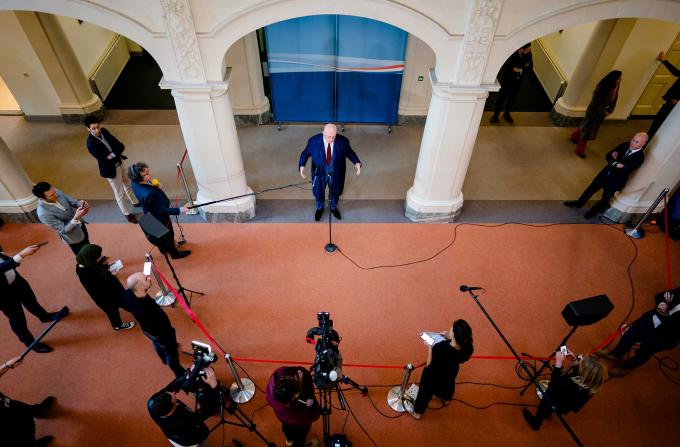 Ministers komen aan bij de wekelijkse ministerraad en staan de pers te woord. ANP / Bart Maat